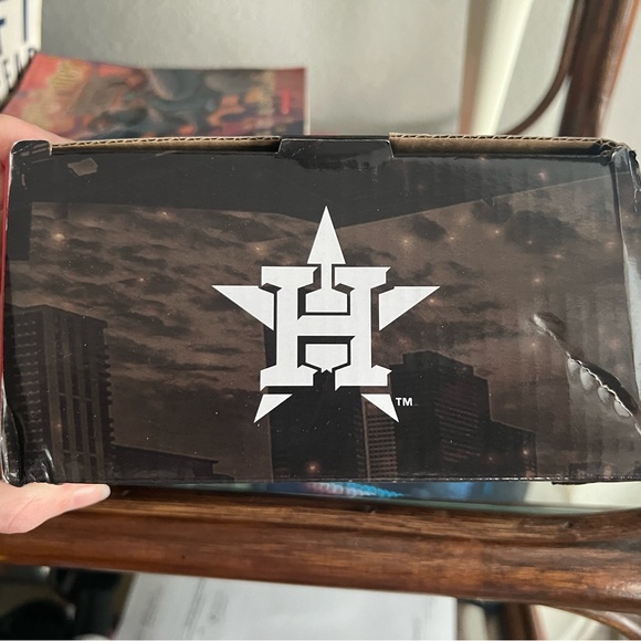 Mauricio Dubón Gold Glove Bobblehead - Picture 5 of 6